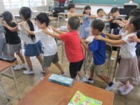 かもつれっしゃを歌う様子