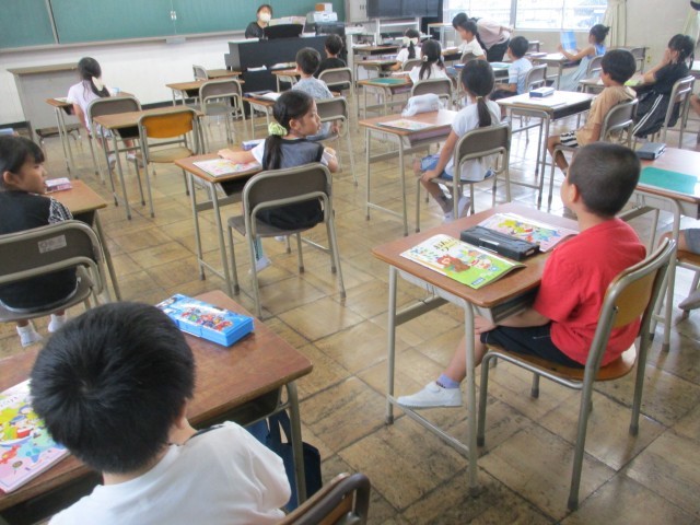 歌を歌っている様子