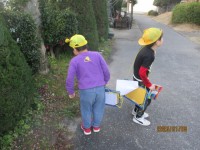 校舎東通路での観察の様子