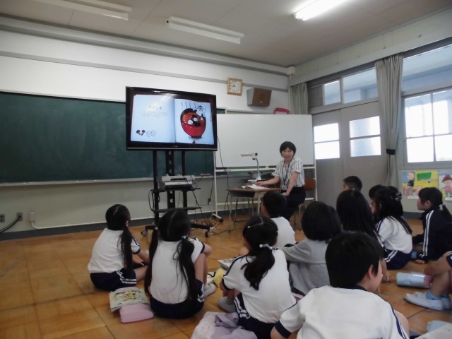 司書による読み聞かせ