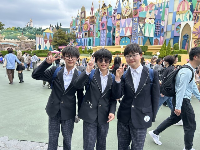 ３人で楽しくディズニーランド、満喫します！