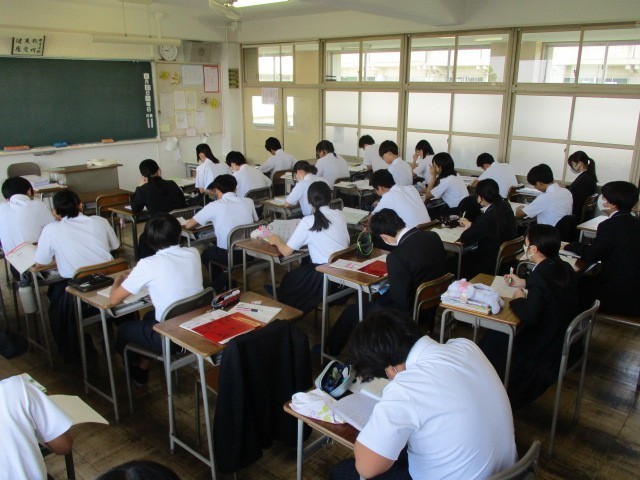 自習する姿