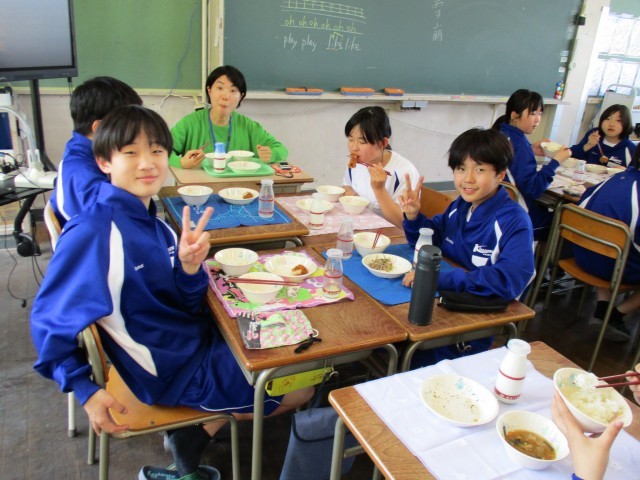 栄養教諭と共に楽しく会食